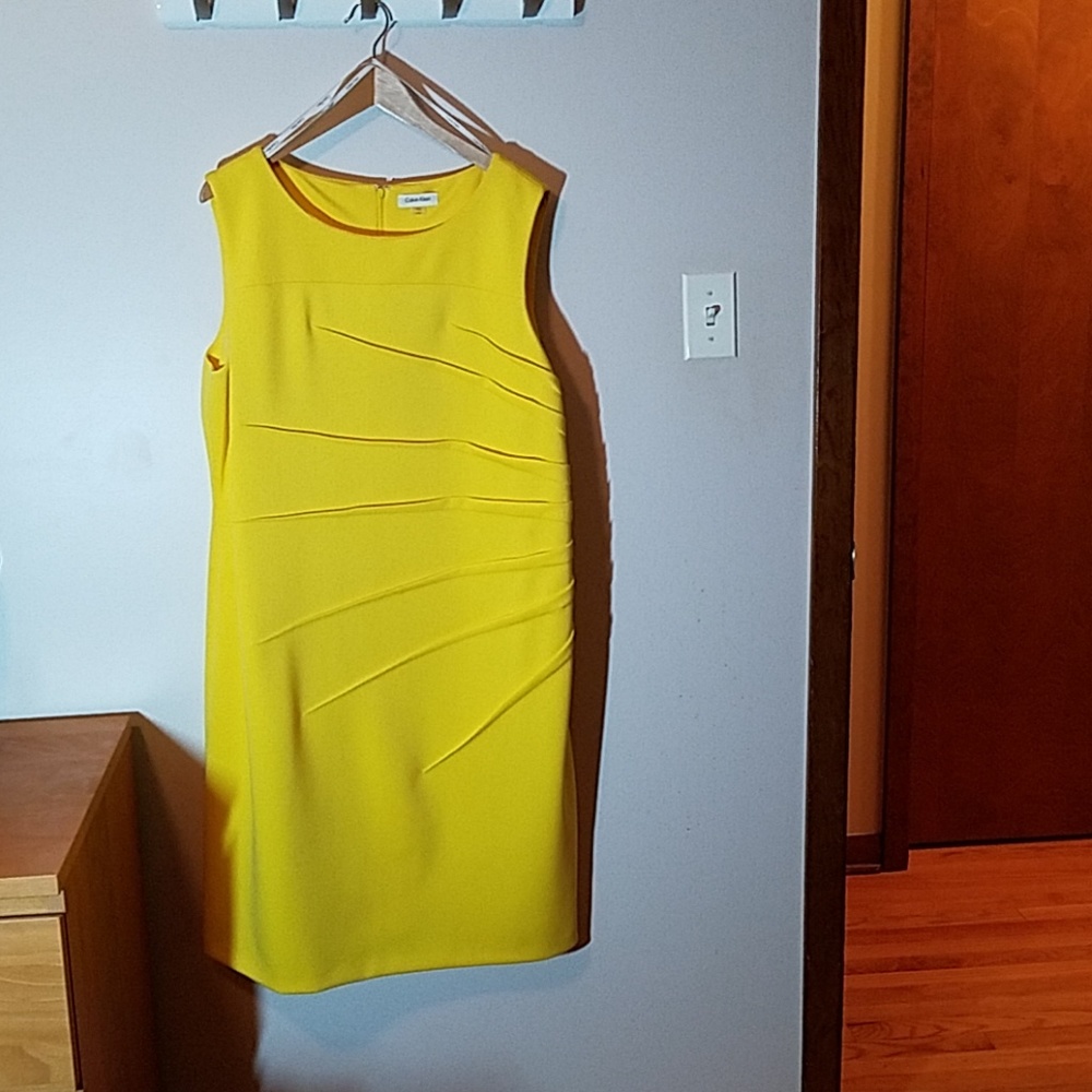 20W Calvin Klein Yellow Sunburst Dress